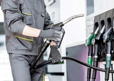 Continua l’aumento dei prezzi del carburante: le cause