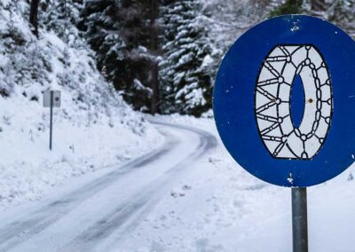 Guidare su strade ghiacciate: consigli per l’inverno